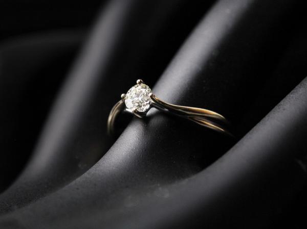 優雅四爪  0.3ct  KY  戒圍#9.5