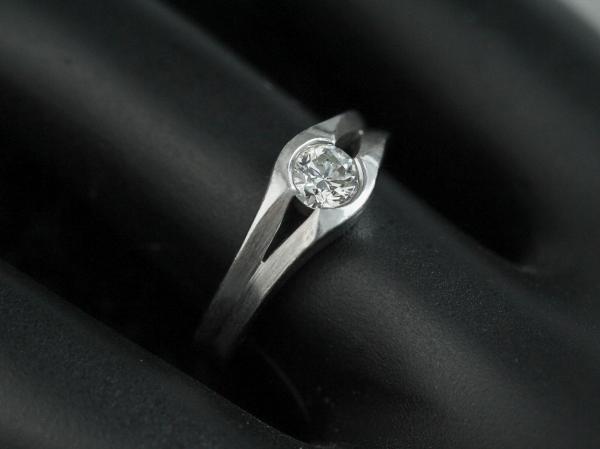 K白鑽戒(女) 0.35ct/1p