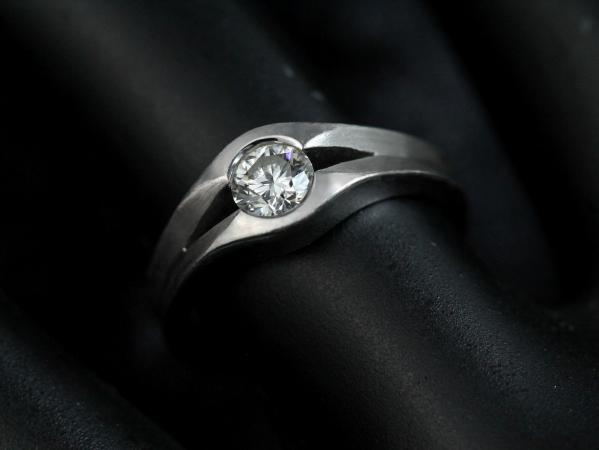 K白鑽戒(女) 0.35ct/1p