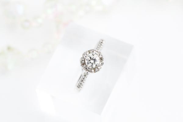 14K金璀燦擁抱心型求婚鑽戒