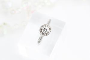 14K金璀燦擁抱心型求婚鑽戒